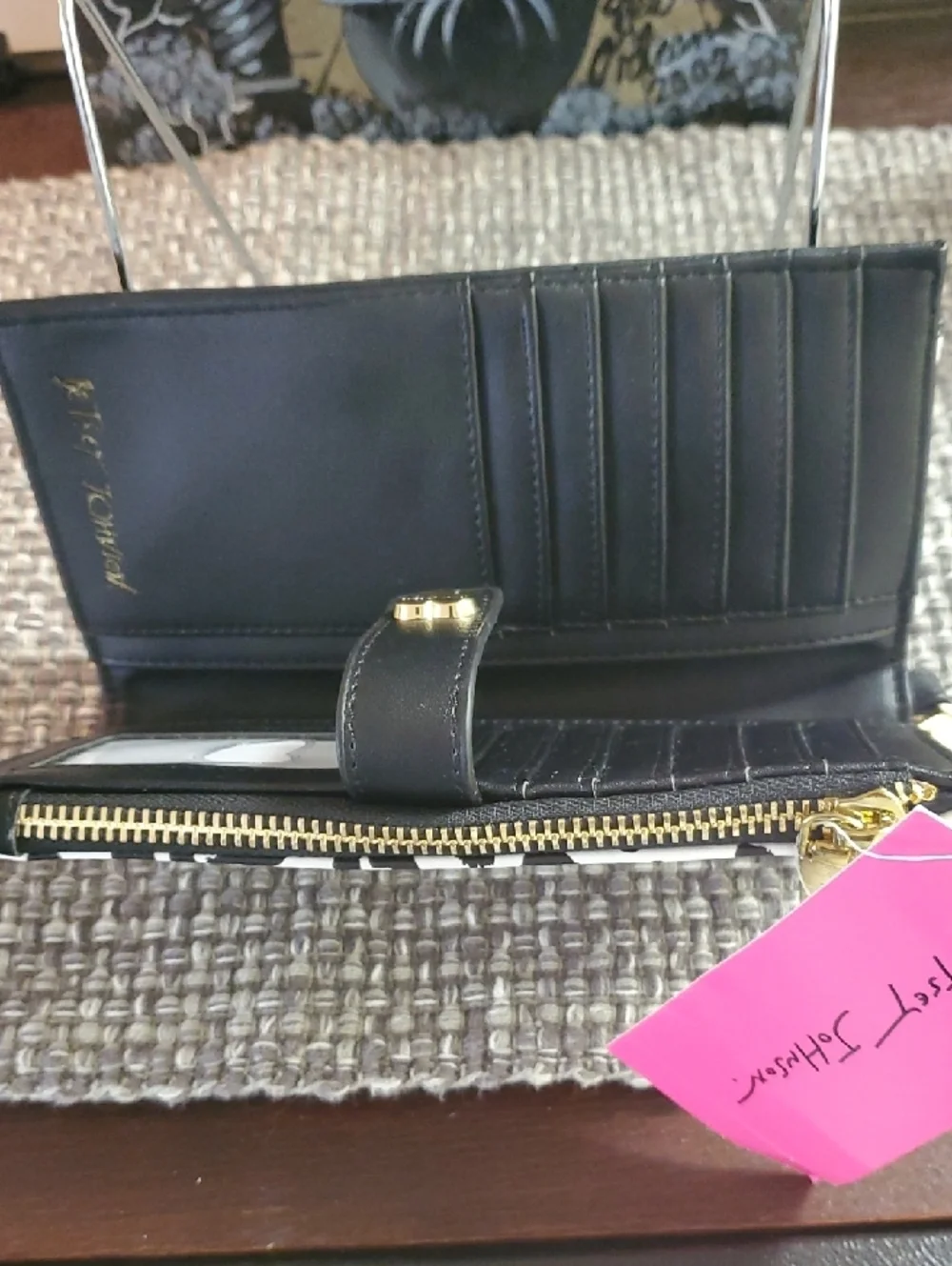 Betsey Johnson White Heart Leopard Print Wristlet/Wallet with Black Trim - Picture 8 of 12